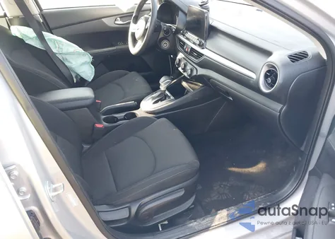 2021 Kia Forte Lxs z USA, uszkodzony, nr VIN 3KPF24AD0ME375235